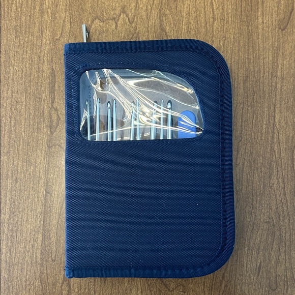 Multi-Color Crochet Hook Set with Case - Picture 4 of 6